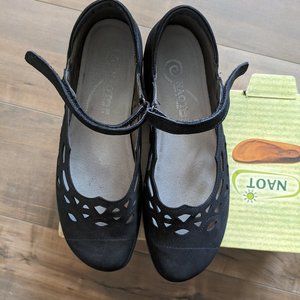 Naot Agathis Black Velvet Nubuck Mary Jane Flats Size 39